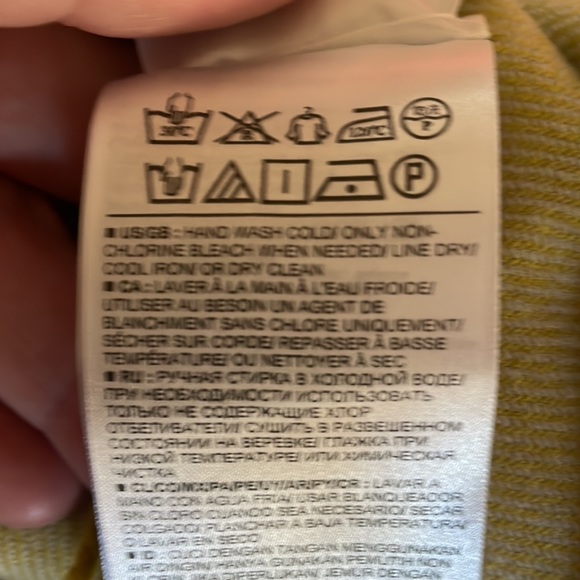 NWT super, amazingly soft GAP, scarf wrap made with 100% acrylic fibers. - Picture 5 of 5